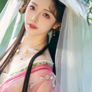 Cosplay Girl's Exquisite Photoshoot